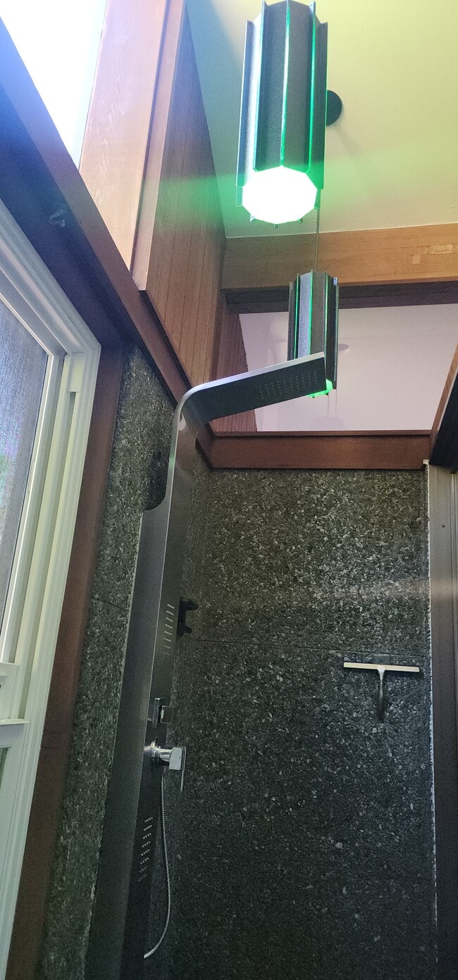 Building Photo - 100 Wimbledon Way