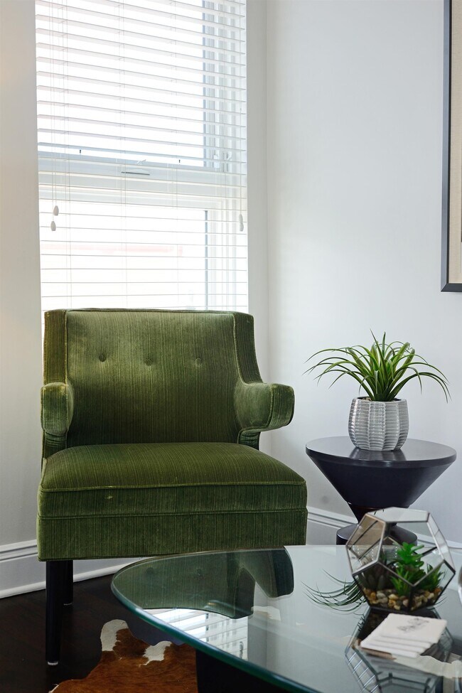 Building Photo - 619 Adams St