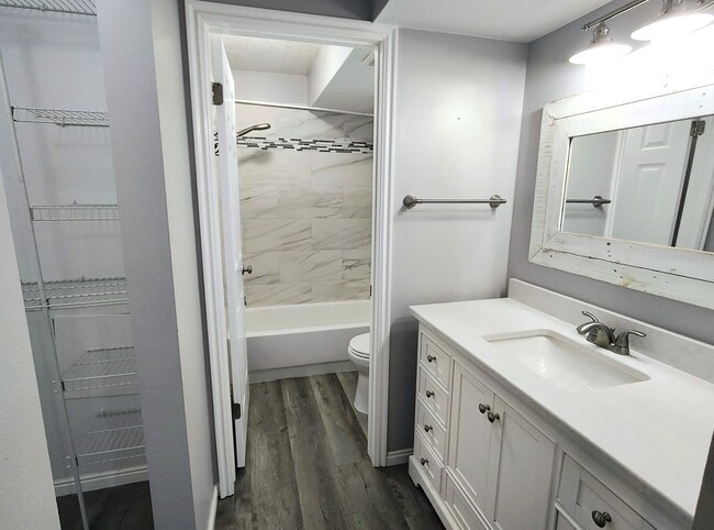 Building Photo - Great 4 Bd 3 Bath Home in Sandy