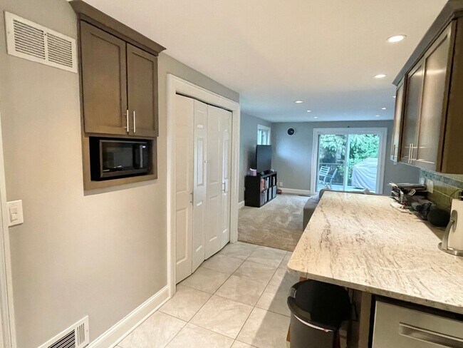 Building Photo - Elegant Three Bedroom Ravenna Home