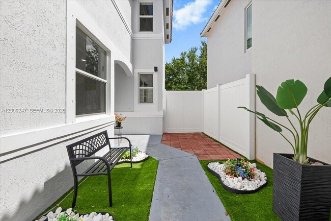 Building Photo - 15385 SW 51st St