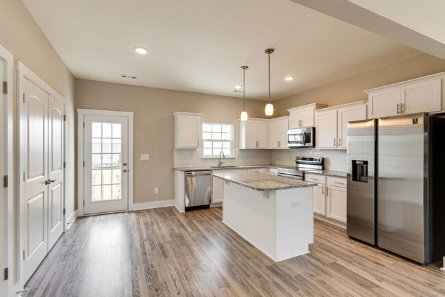 Building Photo - Townhome in Goodlettsville, Only 12 miles ...