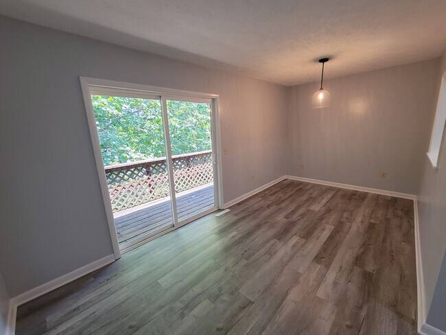 Building Photo - 1014-1014 Willey St