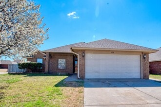 Building Photo - 1220 Eastridge Dr