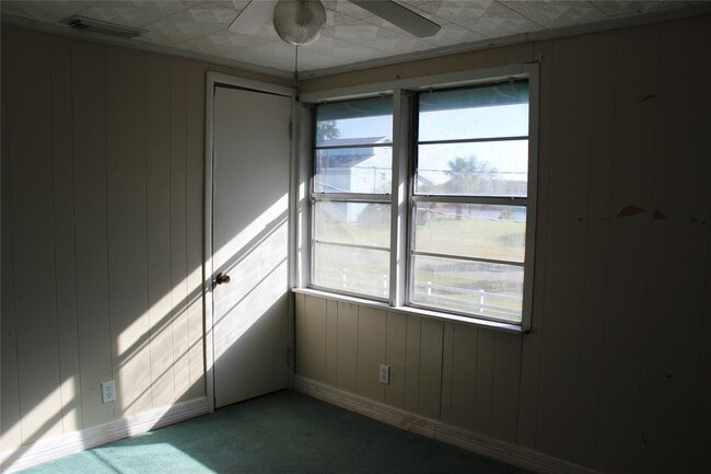 Building Photo - 440 Creek Dr