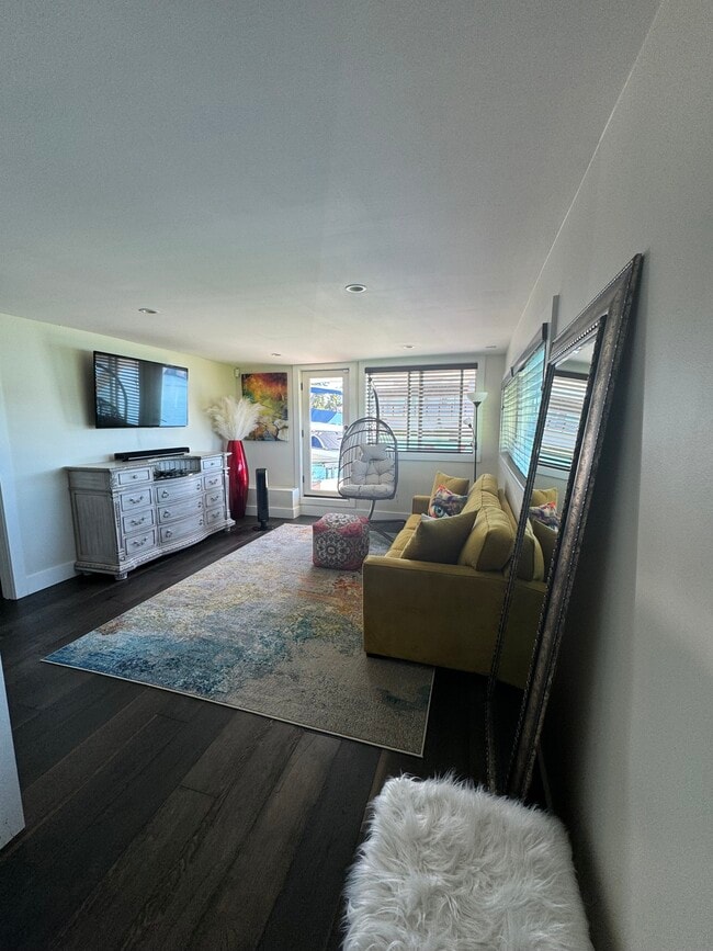 Building Photo - 686 Port Dr