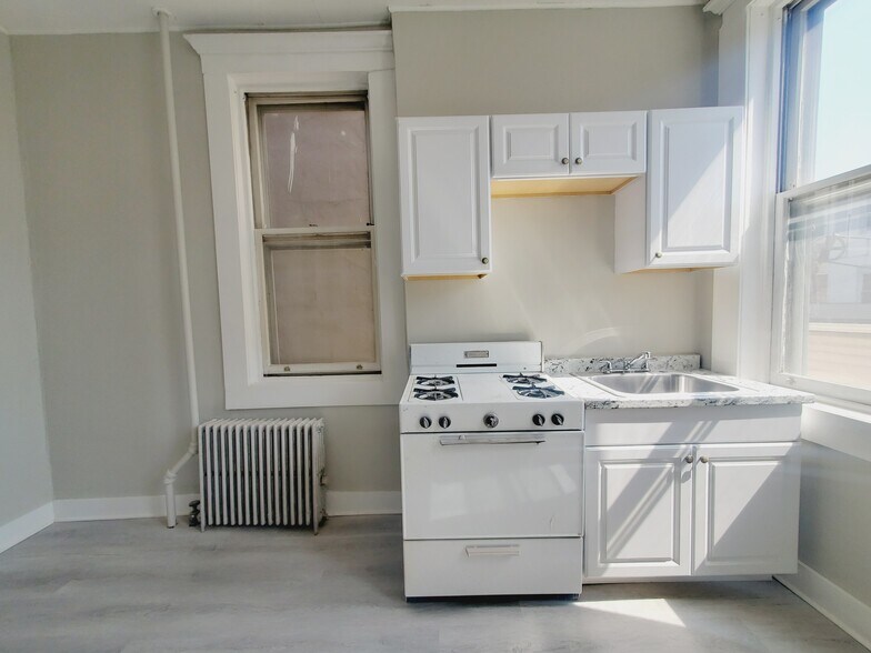 Building Photo - 183 Beacon Ave