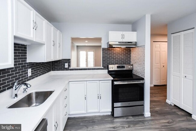 Building Photo - 7316 Cipriano Springs Dr