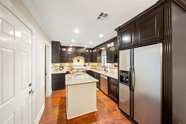 Building Photo - 2523 Droxford Dr