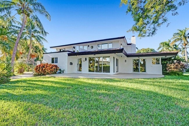 Building Photo - 911 N North Lake Dr