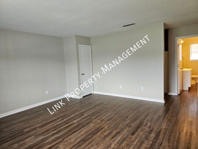 Building Photo - 5007b N Moore Ln