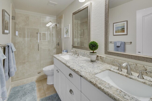 Building Photo - 10601 E Meadowhill Dr