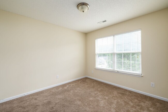 Building Photo - Spacious 3-Bedroom Home with Garage in Desirable Greensboro Neighborhood!