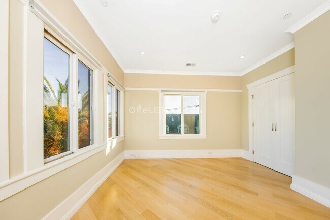 Building Photo - 1297 Dolores St