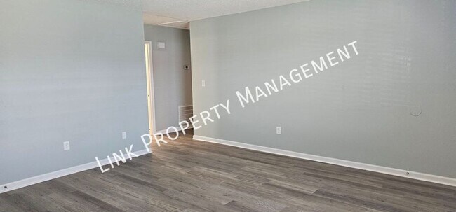 Building Photo - 900 Peppermill Rd