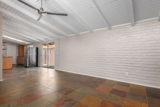Building Photo - 2-Bedroom Condo in Citrus Acres Steps from...