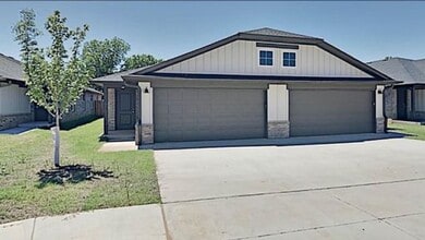 Building Photo - 3 Bed 2 Bath 2 Car Garage Duplex in Summit Ridge Addition NW OKC