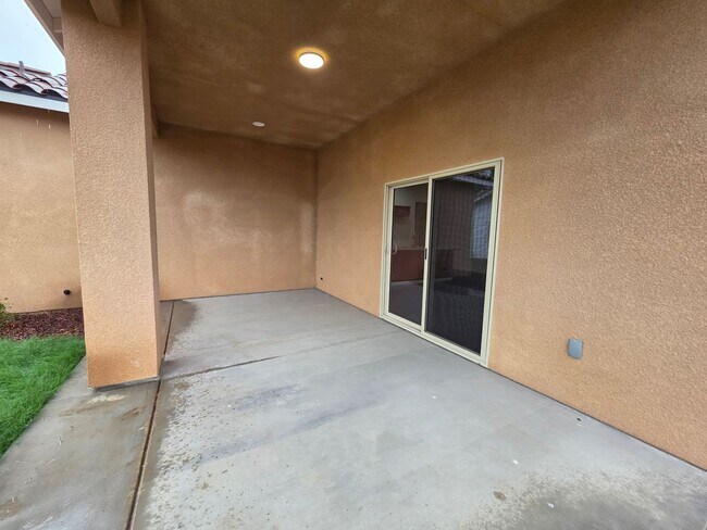 Building Photo - 2018 E Seeger Ave