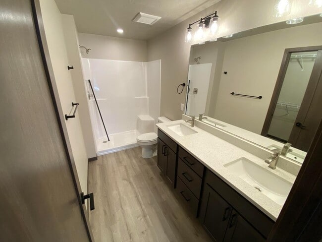 Building Photo - 216 S Elmwood Ave