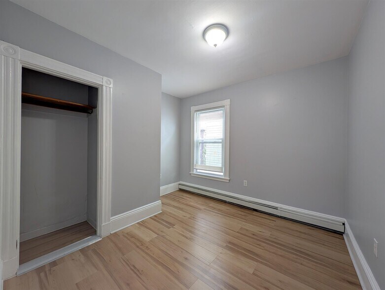 Building Photo - 322 Beacon St