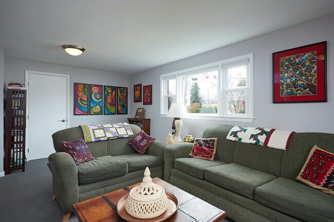 Building Photo - Silver Spring splendor with yard care INCL...