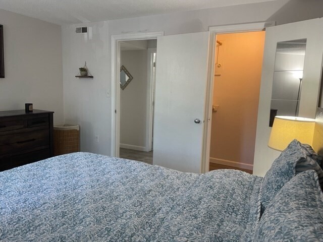 Building Photo - 10 Walden Dr