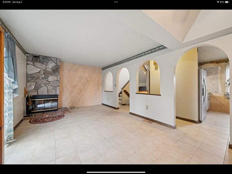 Building Photo - 5045 Fountainwood Dr