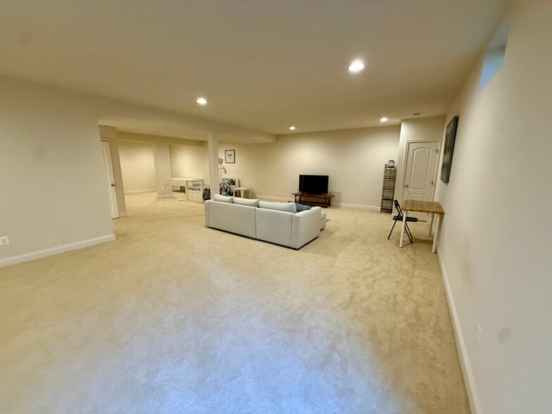 Primary Photo - 43100 Barnstead Dr