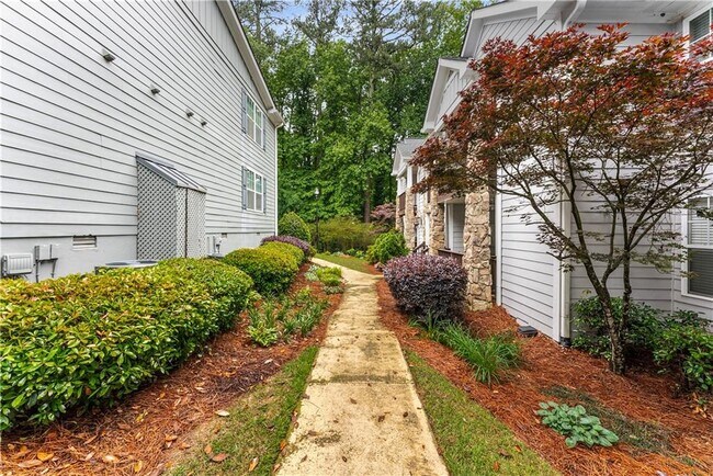 Building Photo - 304 Madison Ct