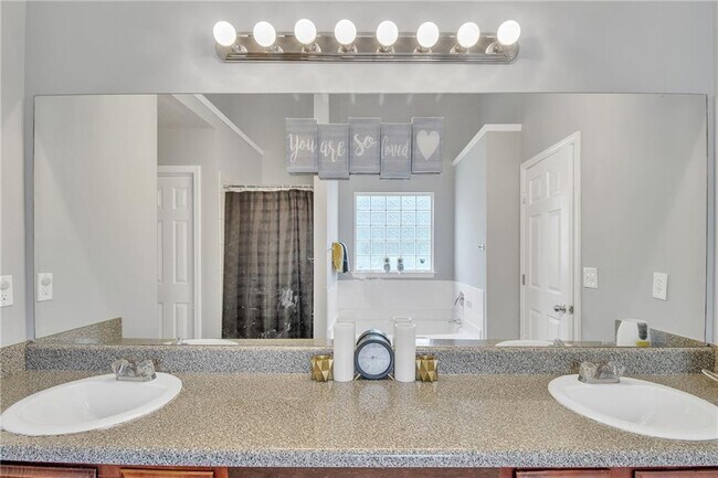 Building Photo - 4240 N Braves Cir