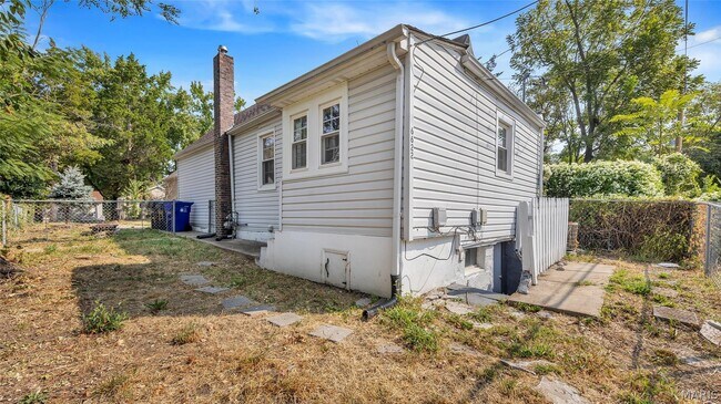 Building Photo - 6622 Crest Ave