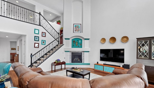 Building Photo - COMING SOON- 4 bedroom in NW