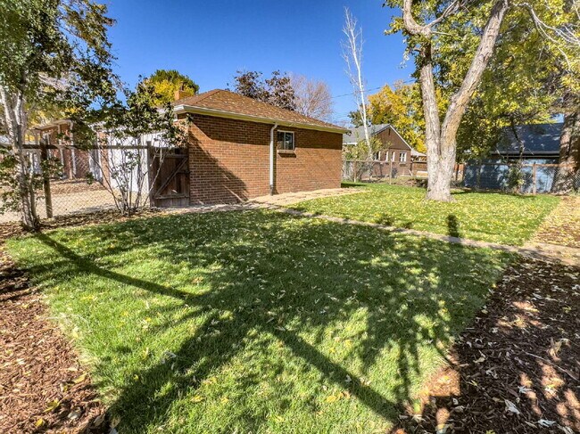 Building Photo - "Spacious 5-Bedroom Gem on Locust Street – 2,053 Sq. Ft. of Comfort in Denver's Heart!"