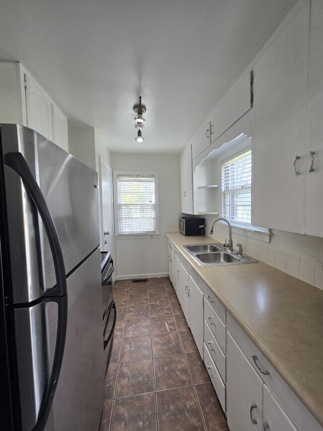 Building Photo - 2248 E Aloma St