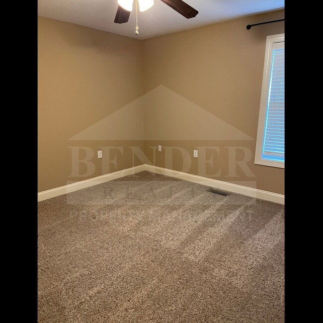 Building Photo - BEAUTIFUL TOWNHOME IN THE CITY