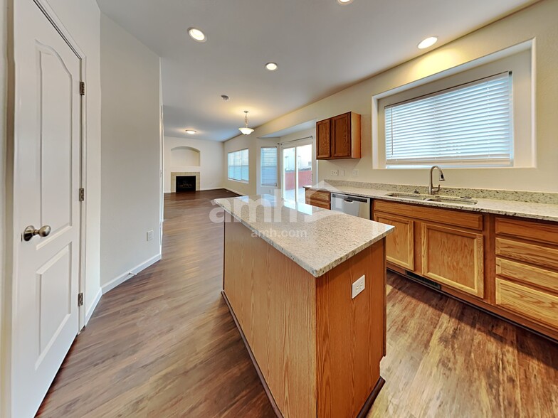 Building Photo - 2095 Pinyon Jay Dr