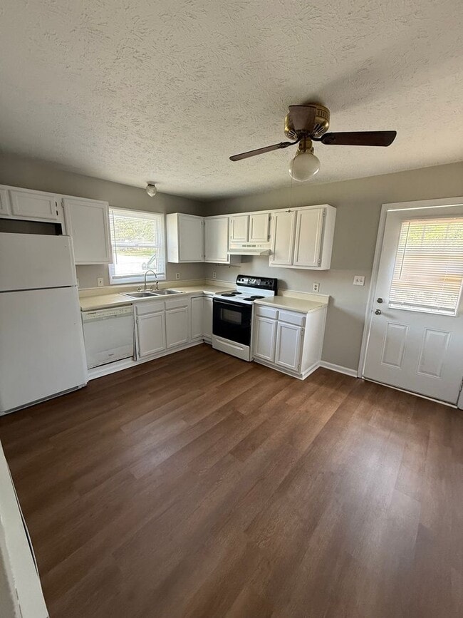 Building Photo - 2 bed, 1 bath duplex in Nicholasville!