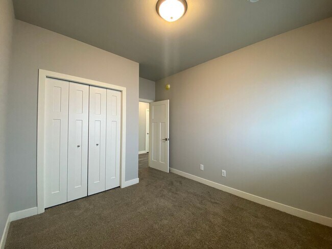 Building Photo - Updated 3 bed, 2 bath Horace Home!!