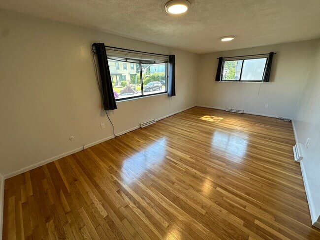 Building Photo - 36 Undine Rd