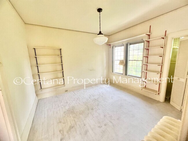 Building Photo - 1340 W Granite St