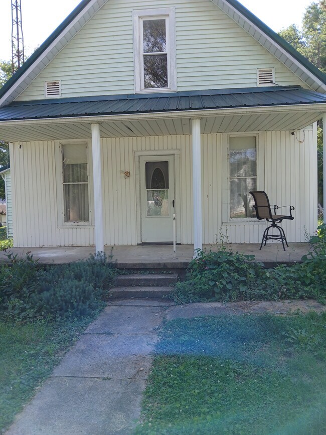 Primary Photo - 102 S 2nd Ave