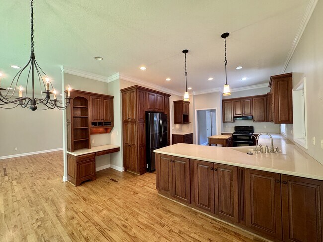 Building Photo - 124 Vinita Ln