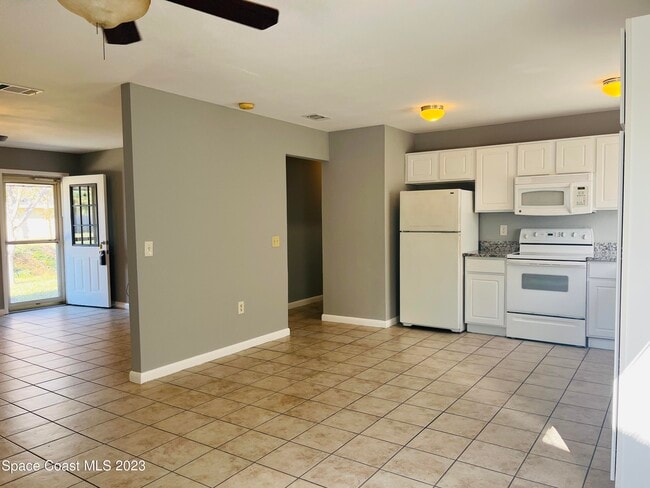 Building Photo - 217 Manth Ave