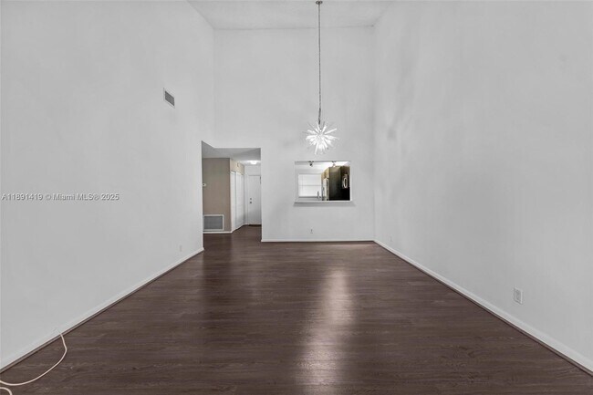 Building Photo - 8790 Holly Ct