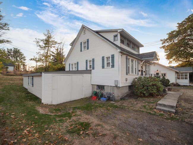 Building Photo - Millwood 2 bedroom condo