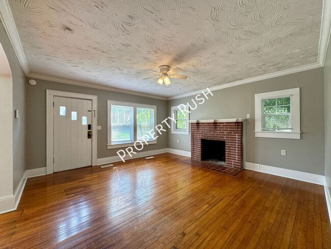 Building Photo - 4502 S Choctaw Dr