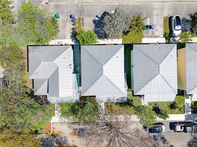 Building Photo - 455 NW 19th Ln