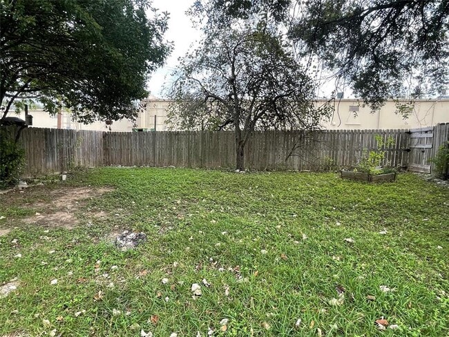 Building Photo - 3601 Leafield Dr