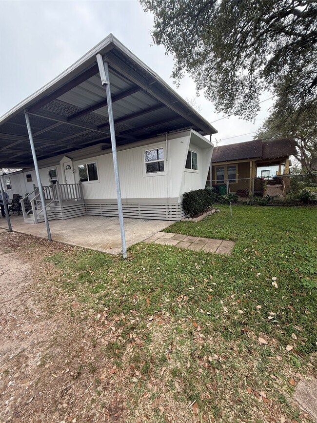 Building Photo - 310 E Jack Ave