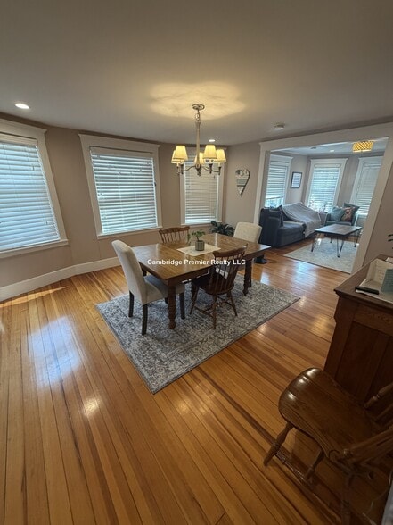 Building Photo - 538 Main St